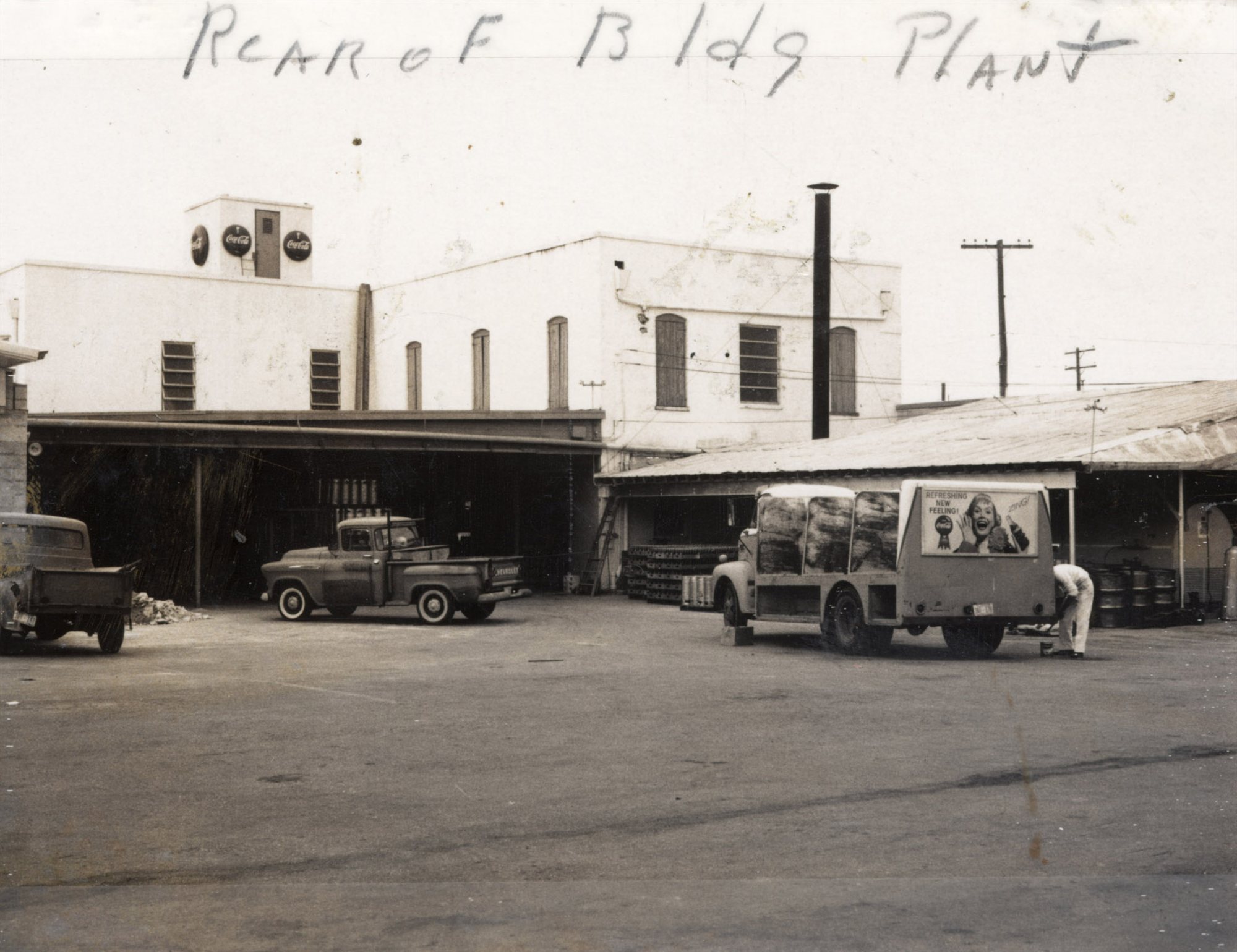 Il retro di uno stabilimento Coca-Cola a Key West, in Florida, intorno al 1965